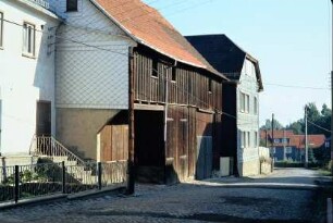 große traufständige Holzscheune, Umnutzung zur Garage und Hofeinfahrt