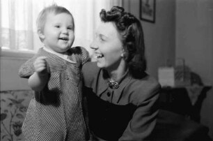Bukarest: Familie Stenzel [Frau Stenzel und Tochter]