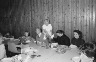 Hägelberg: Haus Frieden, Gäste beim Mittagstisch
