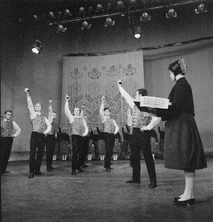 Staatliches Ensemble für sorbische Volkskultur. Auftritt der Tanzgruppe