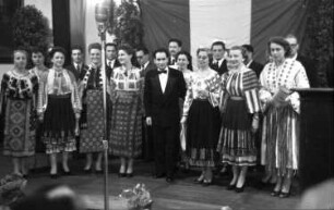 Freiburg: Kaufhaussaal; der rumänische Chor