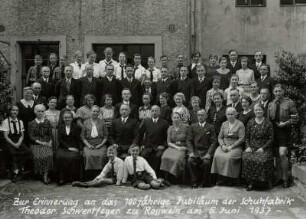 Belegschaftsfoto, Schuhfabrik Theodor Schwertfeger, Roßwein, 1937