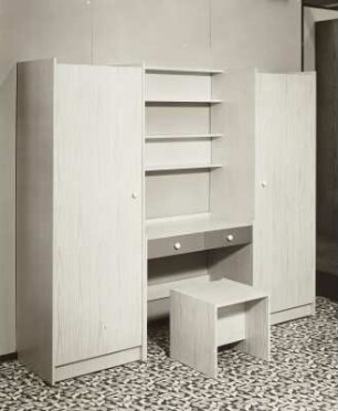 Anbauschrank mit integriertem Schreibtisch