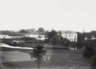 Ort und Schloss Medingen : Medingen, Teilansicht des Ortes mit Schloss. Blick über die Große Röder