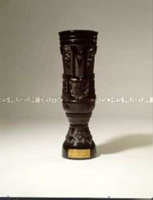 Pokal mit Bergmannsmotiven
