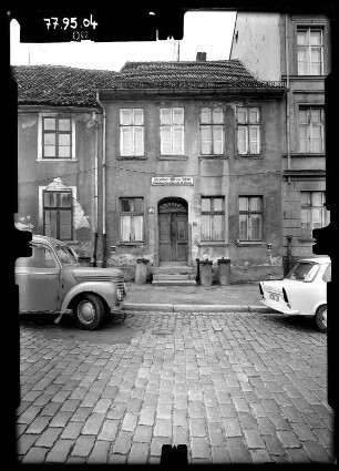 Greifswald, Johann-Sebastian-Bach-Straße 7. Wohnhaus. Straßenfront