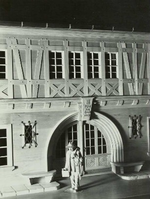 Erzgebirgische Schnitzerei: Handwerkerhaus "Feierohmdschau", Schwarzenberg, mit Schnitzerei (Zimmermann)