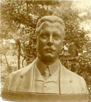 Bildnis eines Mannes mit Anzug und Krawatte : Bildnis eines Mannes mit Anzug und Krawatte. Bronze (wohl um 1920; C. Brose)