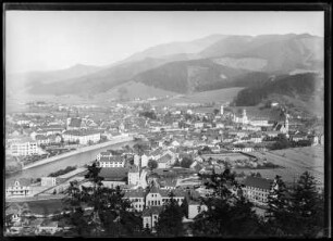 Österreich, Leoben. Luftbild. Stadtteilansicht