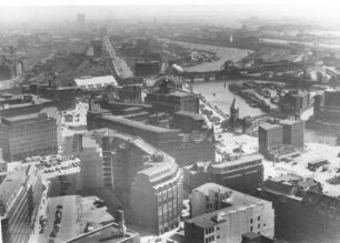 Hamburg-Altstadt. Das Geschäftsviertel um den Meßberg kam während des 2. Weltkrieges glimpflich davon.