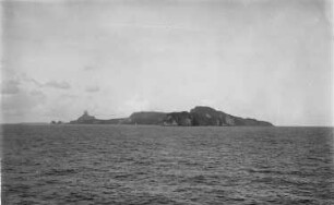 Fernando de Noronha. Blick von einem Passagierschiff auf die Inselgruppe