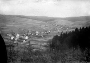 Steinbacher Bahnhof mit Blick zur Ortsmitte