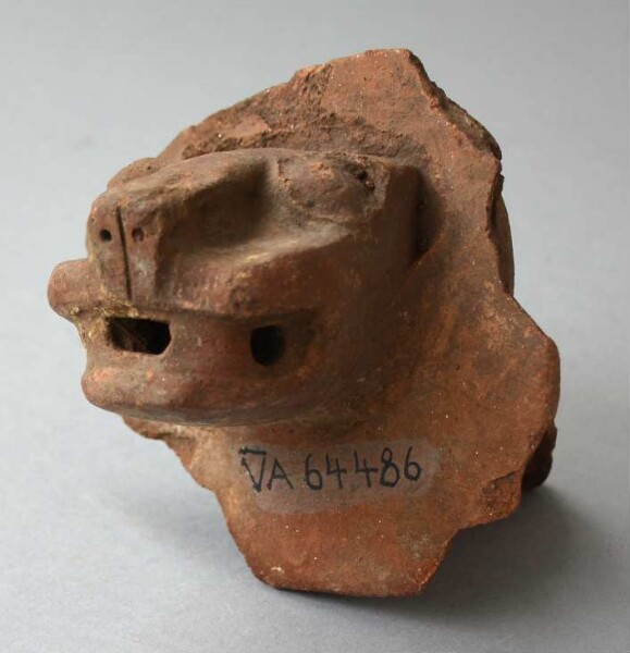 Clay animal head (fragment)