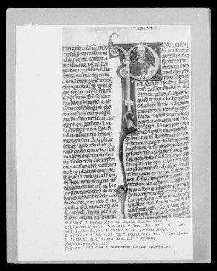 Lateinische Bibel — Initiale P (rimum) mit einem Bischof, Folio 447