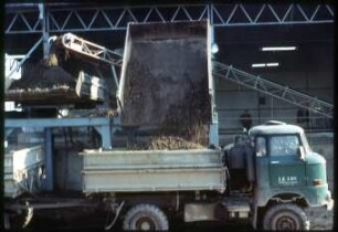 Erdkippanlage während der Entladung; Weidensdorf 1978