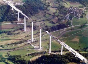 Kochertalbrücke, km 679,942 - 681,070 Gebaut 1976 - 1979.