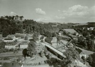 Wolkenstein, Blick von den Felsen über der Amtsmühle auf Schloß und Bahnhof Wolkenstein rechts Schönbrunn (Ortsteil Scheibe)