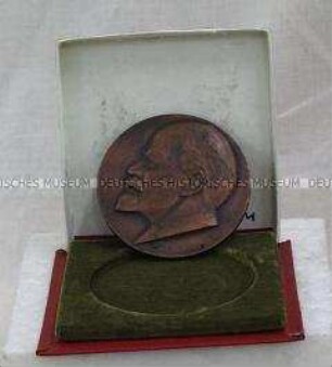Medaille mit Darstellung von W.I. Lenin, im Etui