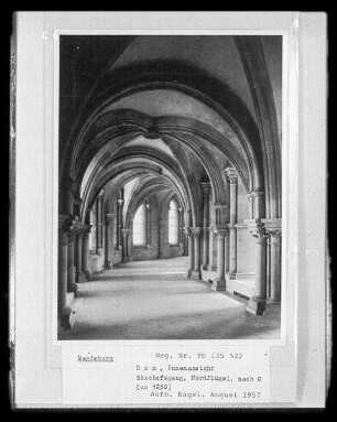 Magdeburg, Dom St. Mauritius und St. Katharina, Innenaufnahme, Bischofsgang : Nordflügel nach Osten, um 1230