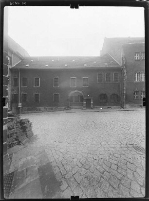Meißen-Altstadt, Domplatz 4. Domherrenhaus (ehem. kurfürstliches Prokuratoramt, 1609). Straßenfront