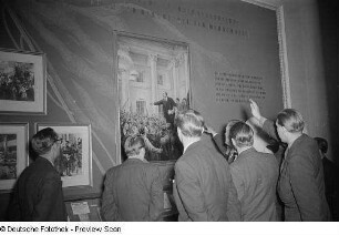Schwedische Delegation im Georgi-Dimitroff-Museum (heutiges Bundesverwaltungsgericht)