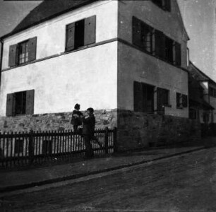 Dresden-Hellerau, Rudolf Stich mit Sohn Hans kurz nach dem Umzug in das Haus Kurzer Weg 1
