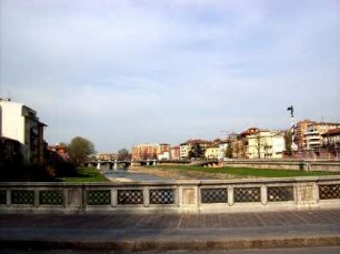 Parma: Bebaute Ufer an der Parma
