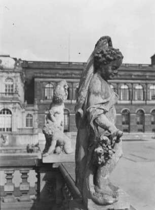 Dresden. Zwinger. Skulptur