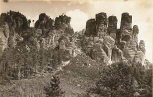 Elbsandsteingebirge. Kleine Gans bei Rathen von Süden. Glockenförmige Verwitterungsformen