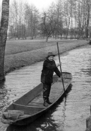 Fischerei im Spreewald : Handwerkstechniken - Fischerei. Ort: Bórkowy / Burg-Spreewald. Inselgemeinde Nr. 185Fischer Herman Rehnus.