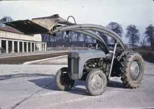 Radtraktor Ferguson F 35 mit Frontlader