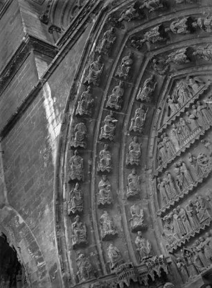 Sixtusportal — Archivolten links