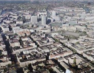 Luftaufnahme, Blick von Süd-Westen auf die Wohnbebauung Charlottenburg Richtung Ernst-Reuter-Platz. Berlin-Charlottenburg, Ernst-Reuter-Platz, Leibnitzstraße