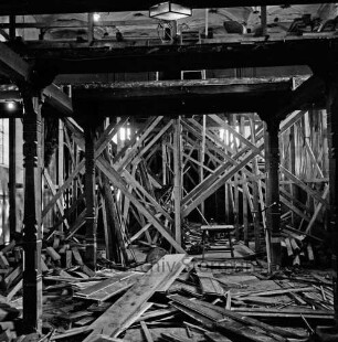Schlosskirche: Renovierung: Innenaufnahme: Gerüste zum Erneuern der Gewölbedecke