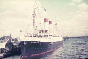 Passagierschiff "Monte Pascoal" im Hamburger Hafen