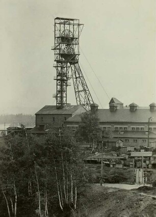 Vereins-Glück-Schacht : Oelsnitz. Vereins-Glück-Schacht (seit 1945 Albert-Funk-Schacht). Offener Förderturm