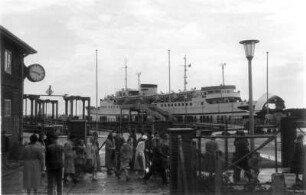 Großenbrode/Ostholstein . Fährschiff "Deutschland" brint Passagiere nach Rödby in Dänemark