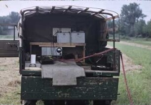 Prüfung (Getreideernte) Messverstärker auf Radschlepper aufgebaut.
