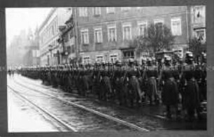 Die Polizei marschiert