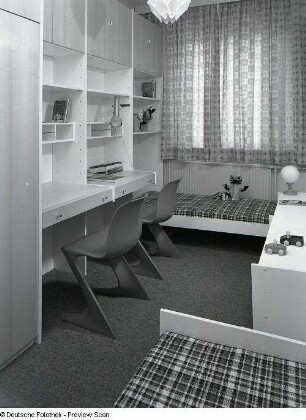 Vierraumwohnung des Typs WBS 70. Kinderzimmer mit Anbauwand