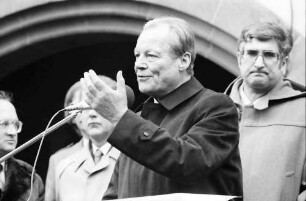 Freiburg: Wahlversammlung auf dem Rathausplatz, Willy Brandt