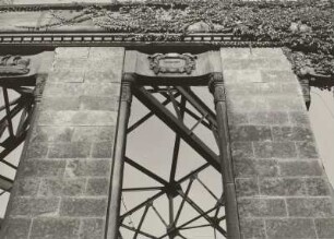 Dresden-Südvorstadt, Nürnberger Straße/Hohe Straße. Ruine der Zionskirche (1908-1912, R. Schilling, J. W. Gräbner; zerstört 1945), als Lapidarium genutzt. Südwand
