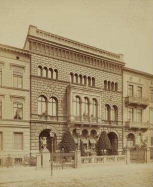 Ohne Titel (Stammhaus Rudolph Hertzog, Sommerstraße 5)