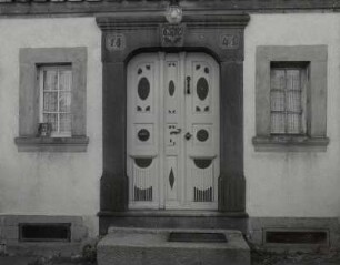 Ebersbach-Neugersdorf, Haustür : Ebersbach-Neugersdorf (Kreis Löbau), Wohnhaus, Haustür, Karl-Liebknecht-Straße 21, 1841, Portal und Fenster, Erdgeschoss