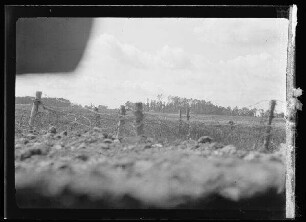 Blick vom Horchposten Beobachtungsstand 4 (3. Zug) auf Maricourt (Dep. Somme, Frankreich)