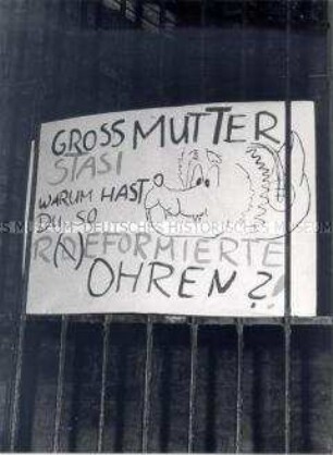 Demonstrationsplakat gegen die DDR-Staatssicherheit