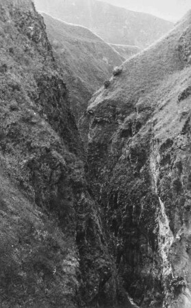 Schlucht (Lateinamerika-Aufenthalte 1928/1942 – Album Das Vulkanland im Süden Kolumbiens. II. Teil, 1940)