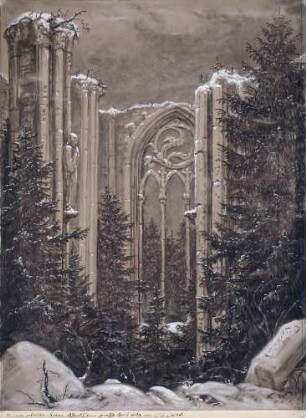 Ruine einer gotischen Kirche im Wald