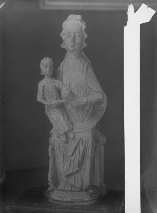Sitzende Muttergottes