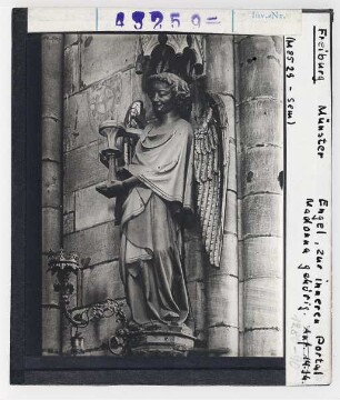 Freiburg i. Br., Münster: Portal, Engel